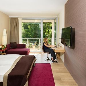 Design Zimmer mit Kingsize-Bett